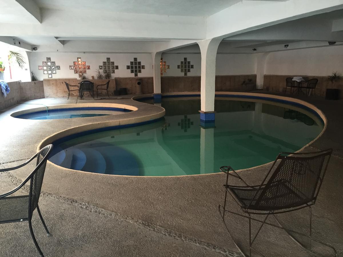 Los Nogales Inn Camargo Buitenkant foto